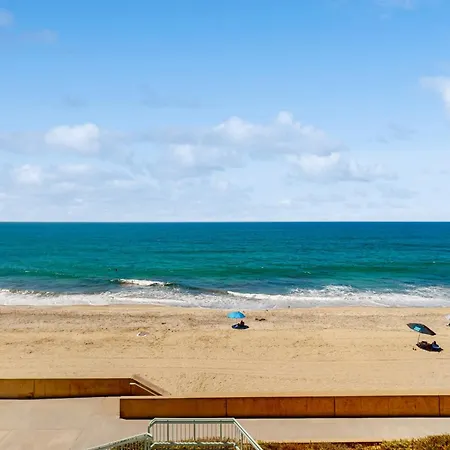 Coastal 3-Bedroom With Hot Tub And Ocean View